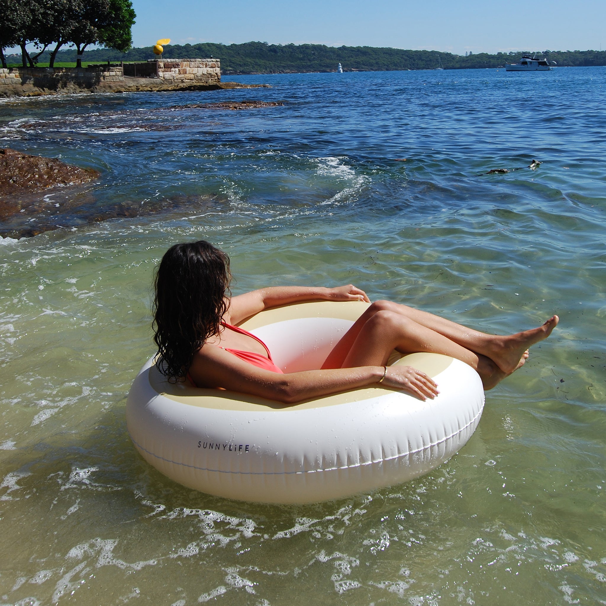 How To Inflate Your Pool Float - SUNNYLiFE AU