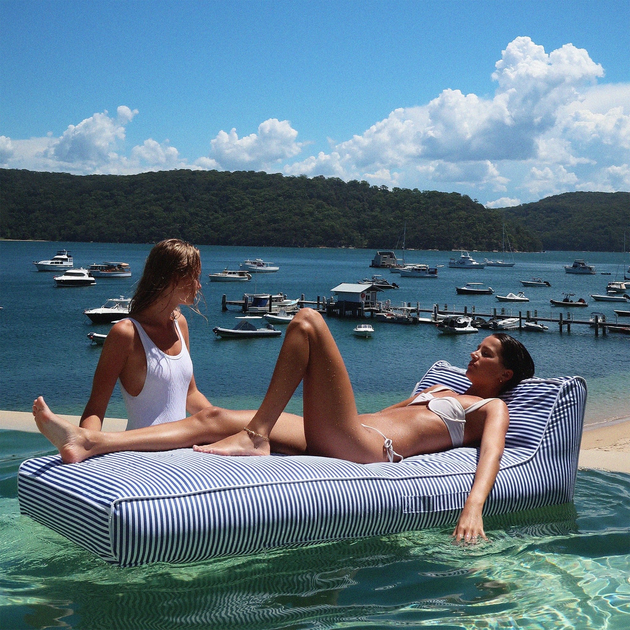 Luxe Lie-On Lounger - Navy Stripe - SUNNYLiFE AU
