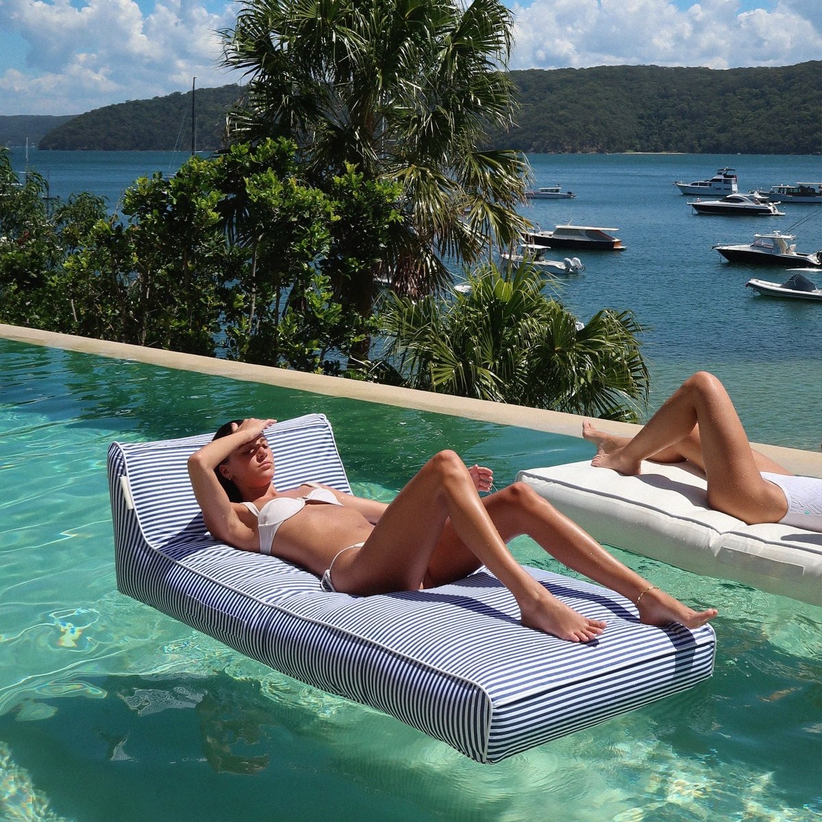 Luxe Lie - On Lounger Float - Le Weekend - SUNNYLiFE AU