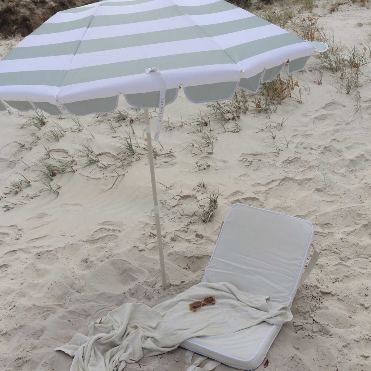 Compact Beach Umbrella - Sea Sage - SUNNYLiFE AU