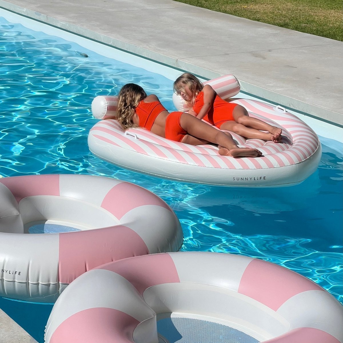 Twin Lie-On Float - Stole my Heart - SUNNYLiFE AU