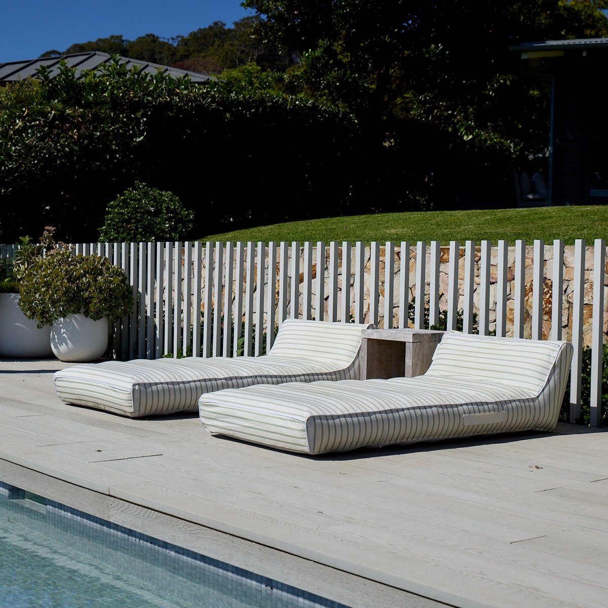 Luxe Lie - On Lounger - La Palma - SUNNYLiFE AU