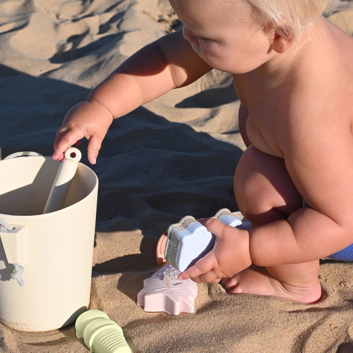 Silicone Bucket & Spade Set - Apple Sorbet - SUNNYLiFE AU