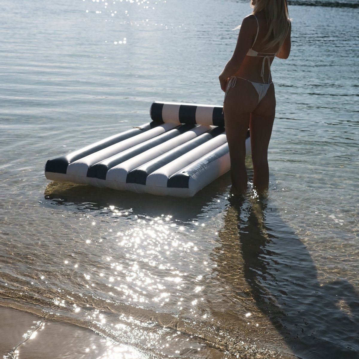 Luxe Lilo - Black - SUNNYLiFE AU