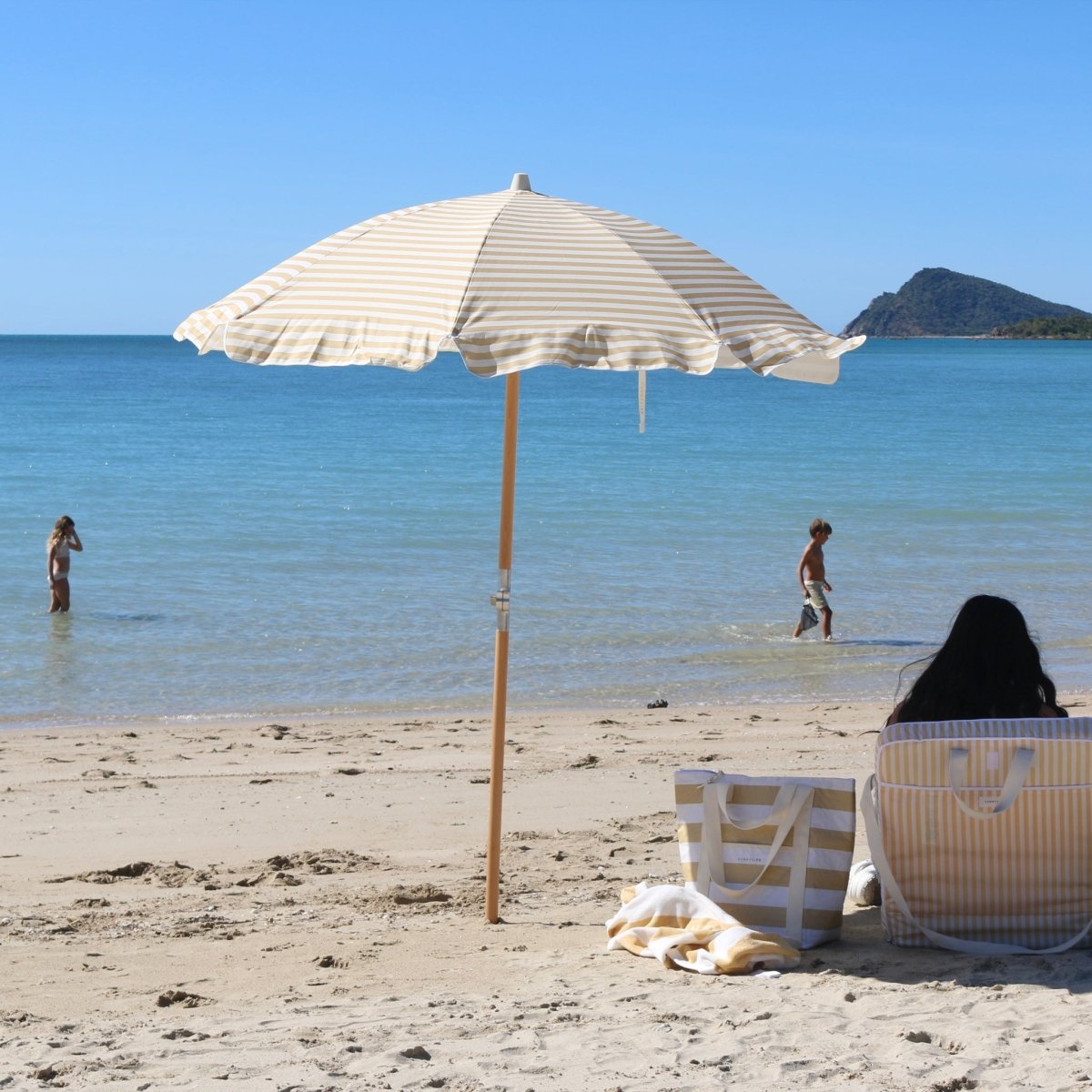 Luxe Beach Umbrella - Butternut - SUNNYLiFE AU
