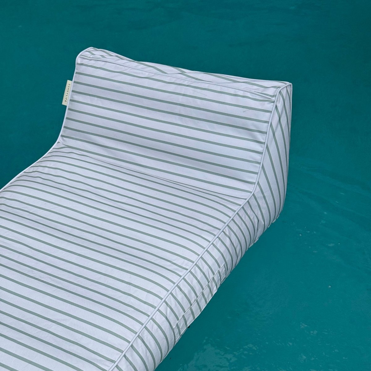 Luxe Lie - On Lounger - La Palma - SUNNYLiFE AU