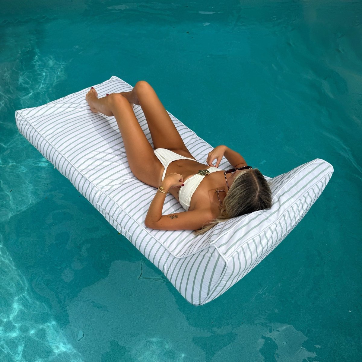 Luxe Lie - On Lounger - La Palma - SUNNYLiFE AU
