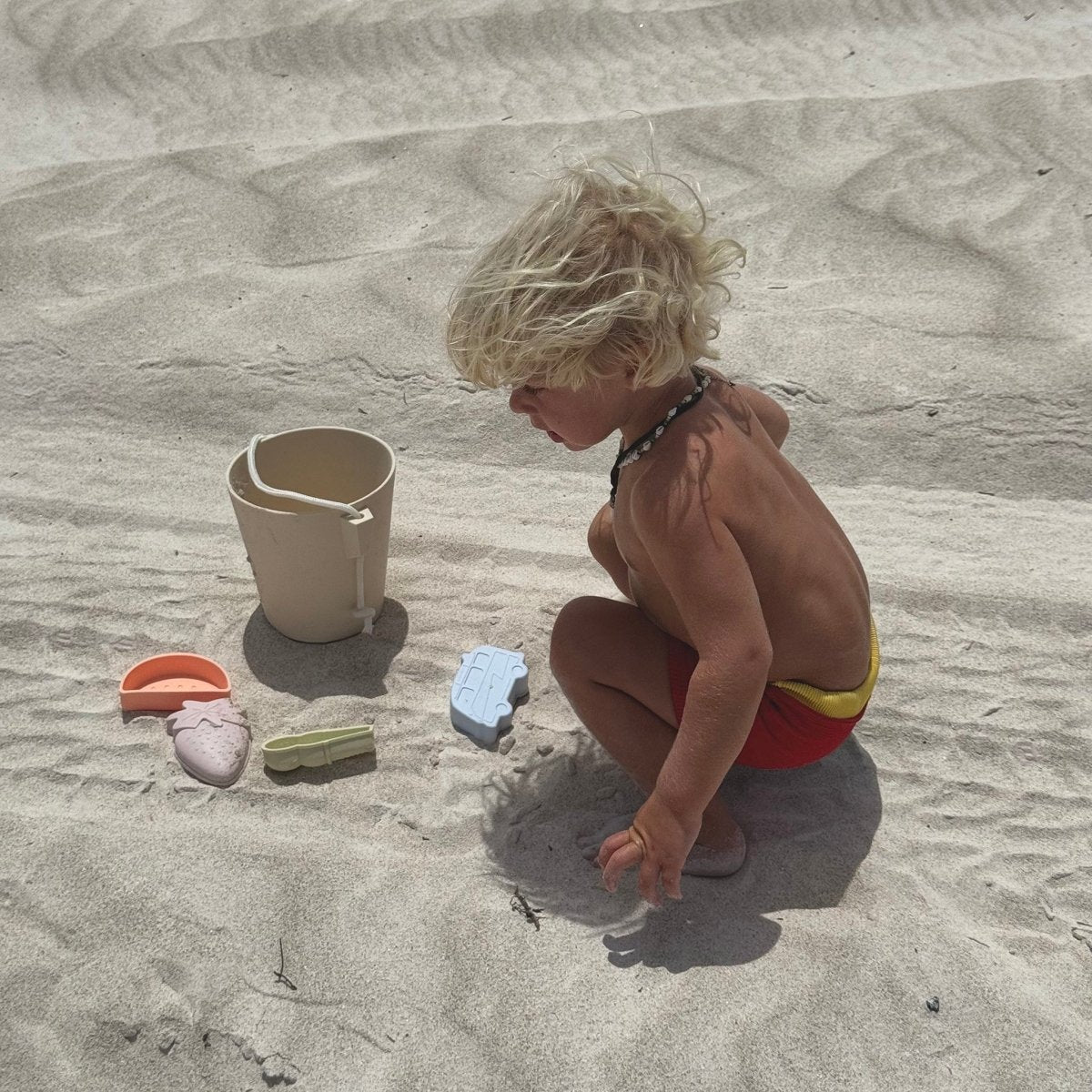 Silicone Bucket & Spade Set - Apple Sorbet - SUNNYLiFE AU