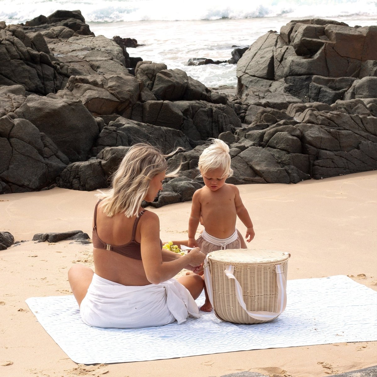 Beach and Picnic Blanket - Le Weekend - SUNNYLiFE AU